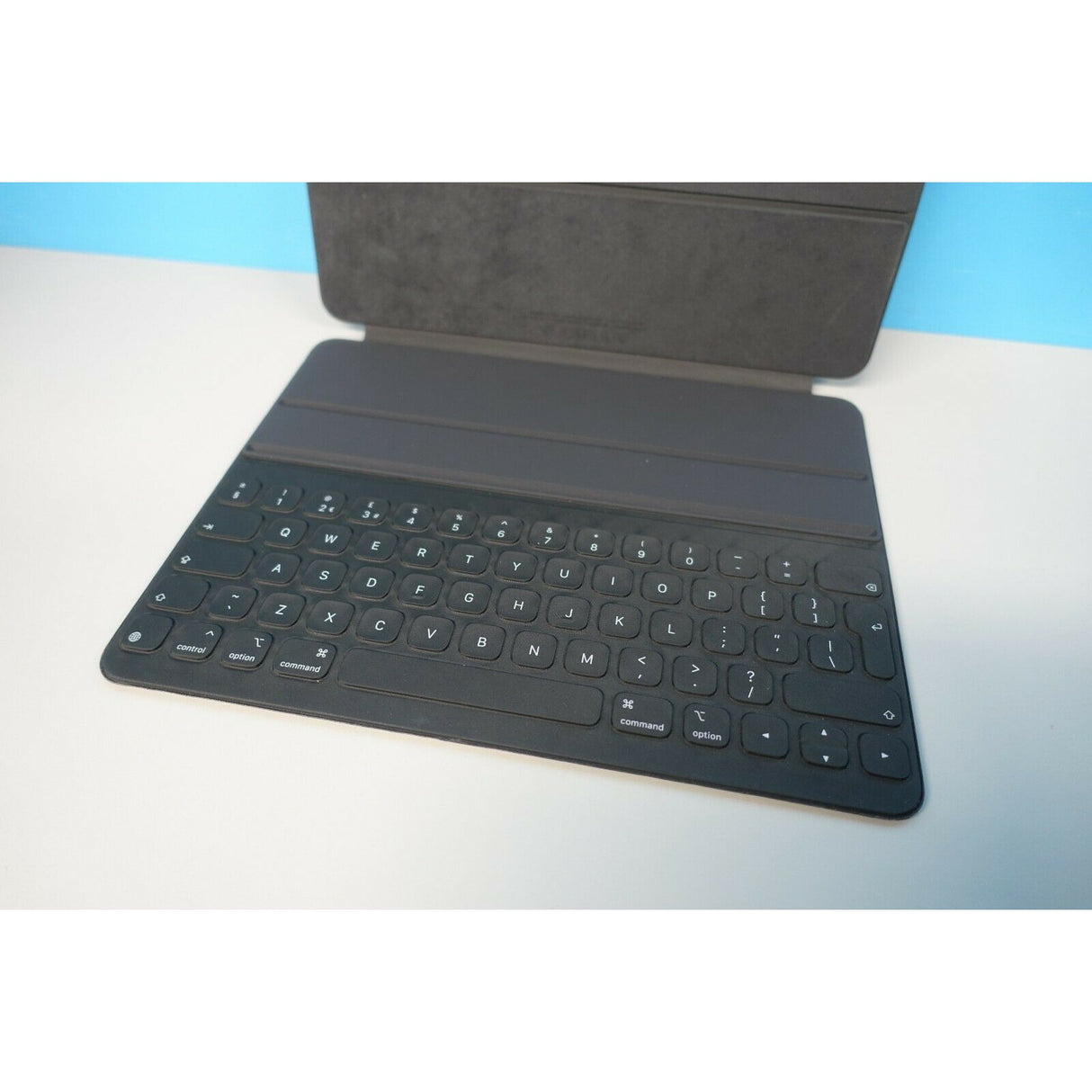Smart Keyboard Folio for iPad Pro 12.9‑inch (4th generation) - British English