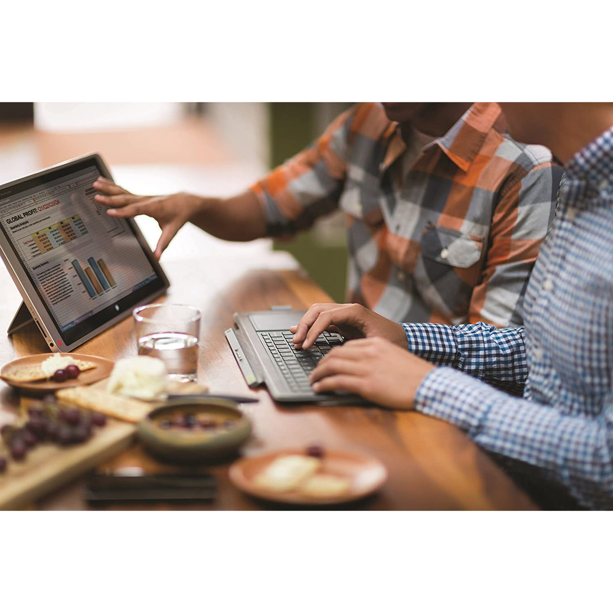 HP ENVY x2 15 Detachable PC (Intel Core M 5Y10 with Intel HD Graphics 5300, 4 GB RAM, 500GB HDD, Windows 10 - Silver