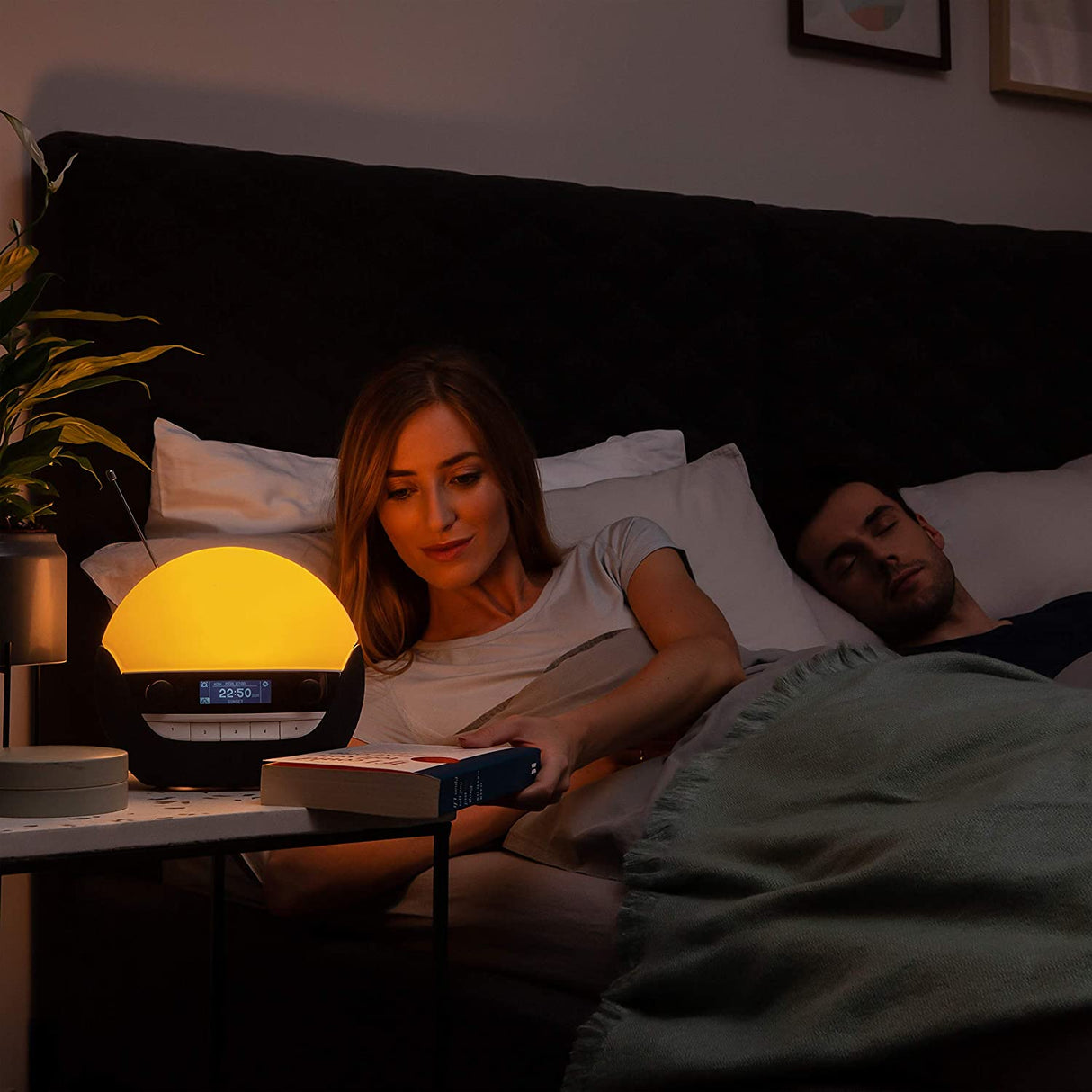 Lumie Bodyclock Luxe 750DAB - Wake-up Light with DAB Radio, Bluetooth Speakers - Black
